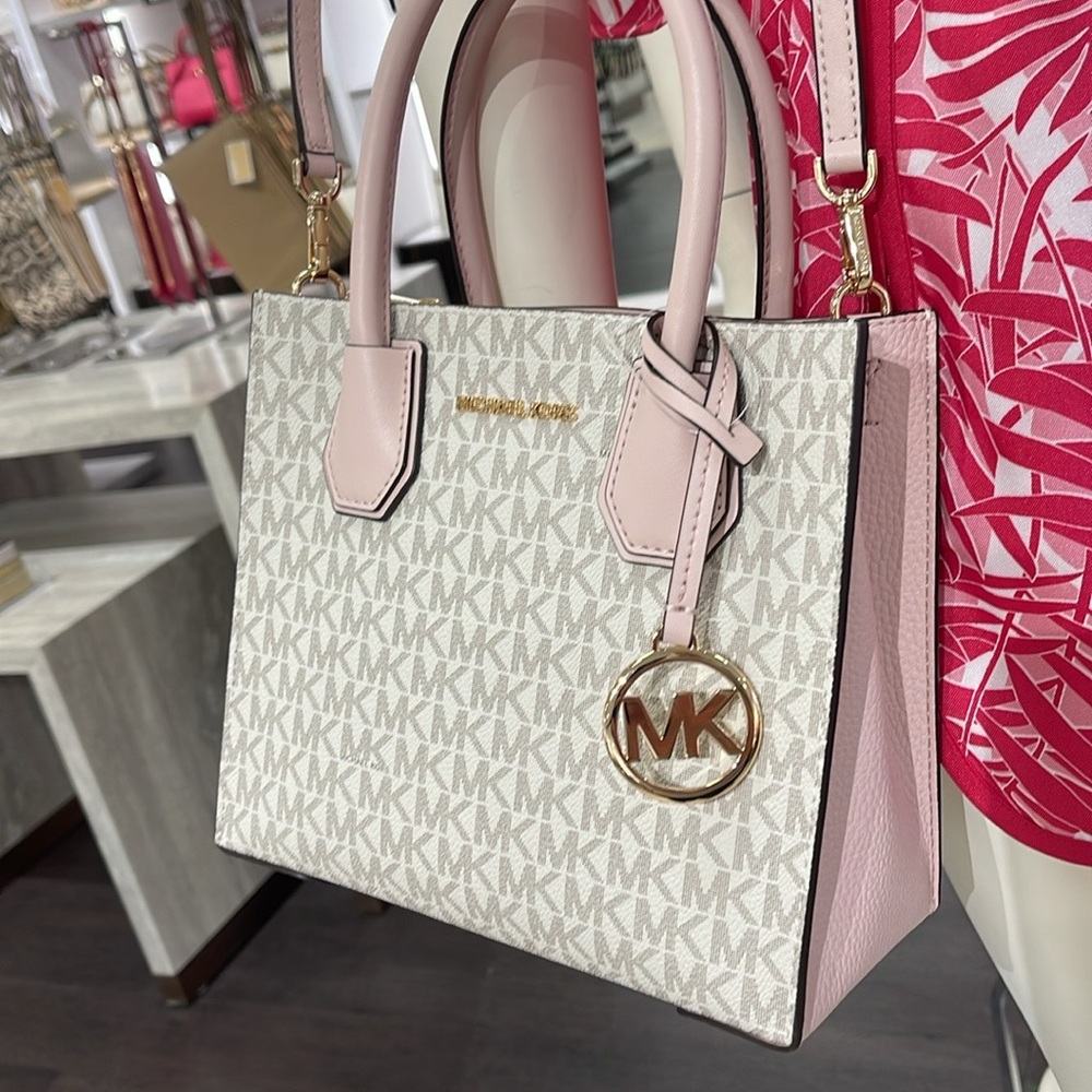 MICHAEL KORS
Mercer Medium Signature Logo Accordion Crossbody Messenger Satchel - Picture 16 of 16